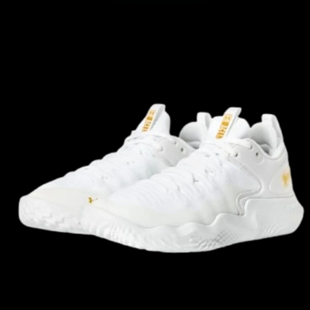Under Armour Flow Ace Volleyball Womens Size 8.5 White Metallic Gold